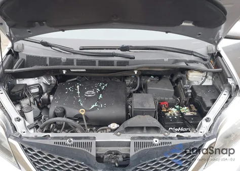 2017 Toyota Sienna Se 8 Passenger z USA, uszkodzony, nr VIN 5TDXZ3DC6HS788334